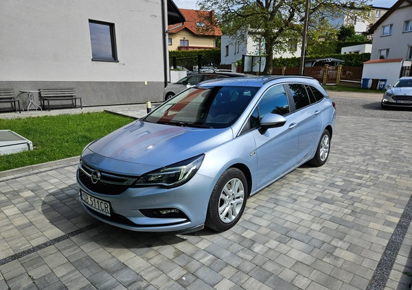 Opel Astra cena 45900 przebieg: 139000, rok produkcji 2017 z Biała małe 121